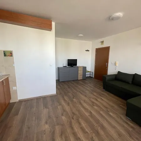 Elit-4 Private Apartments-sunny Апартамент *